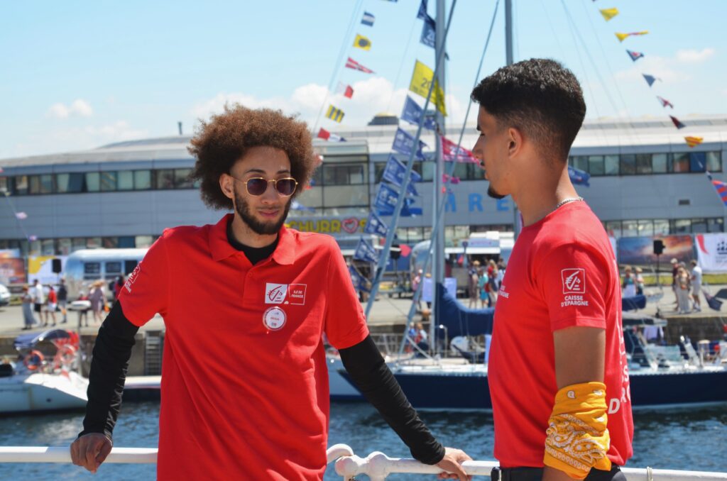 Jeune d'ACTION+ sur le Belem
